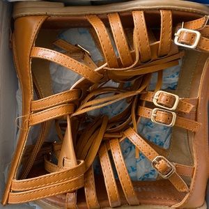 Toddler girl gladiator tan sandals size 7 brand new worn once.